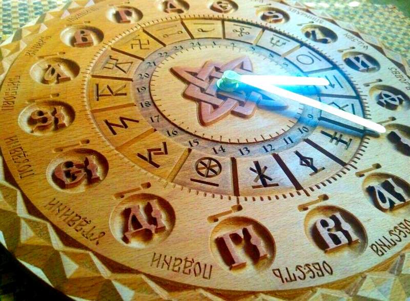 Сат урађен по дрвеним мерилима, наш монах Лазар, први градитељ сатова на свету, је радио сатове баш са таквом поделом