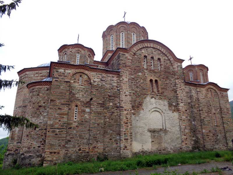 Оронуле зидине манастира Матеич