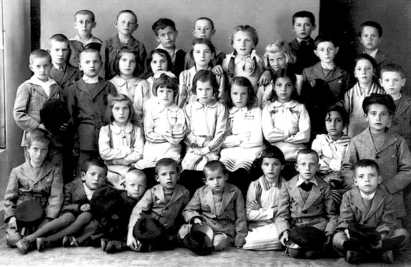 Деца које су баксузи добре нарави обукли 1937. године