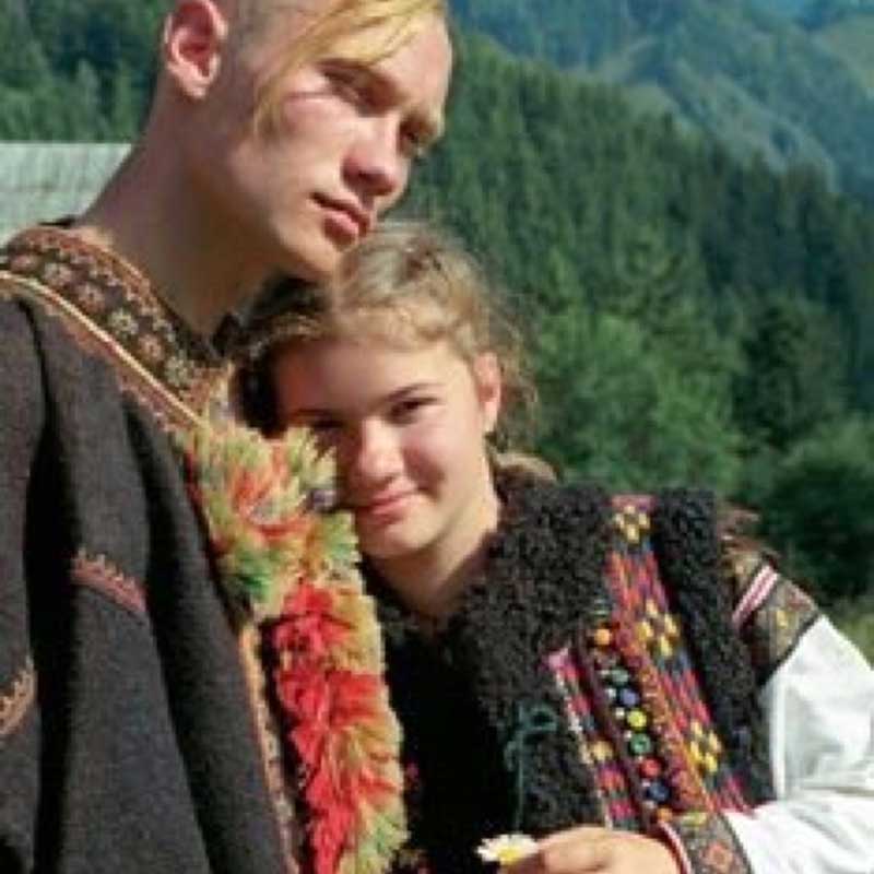 Младић и девојка Хуцули