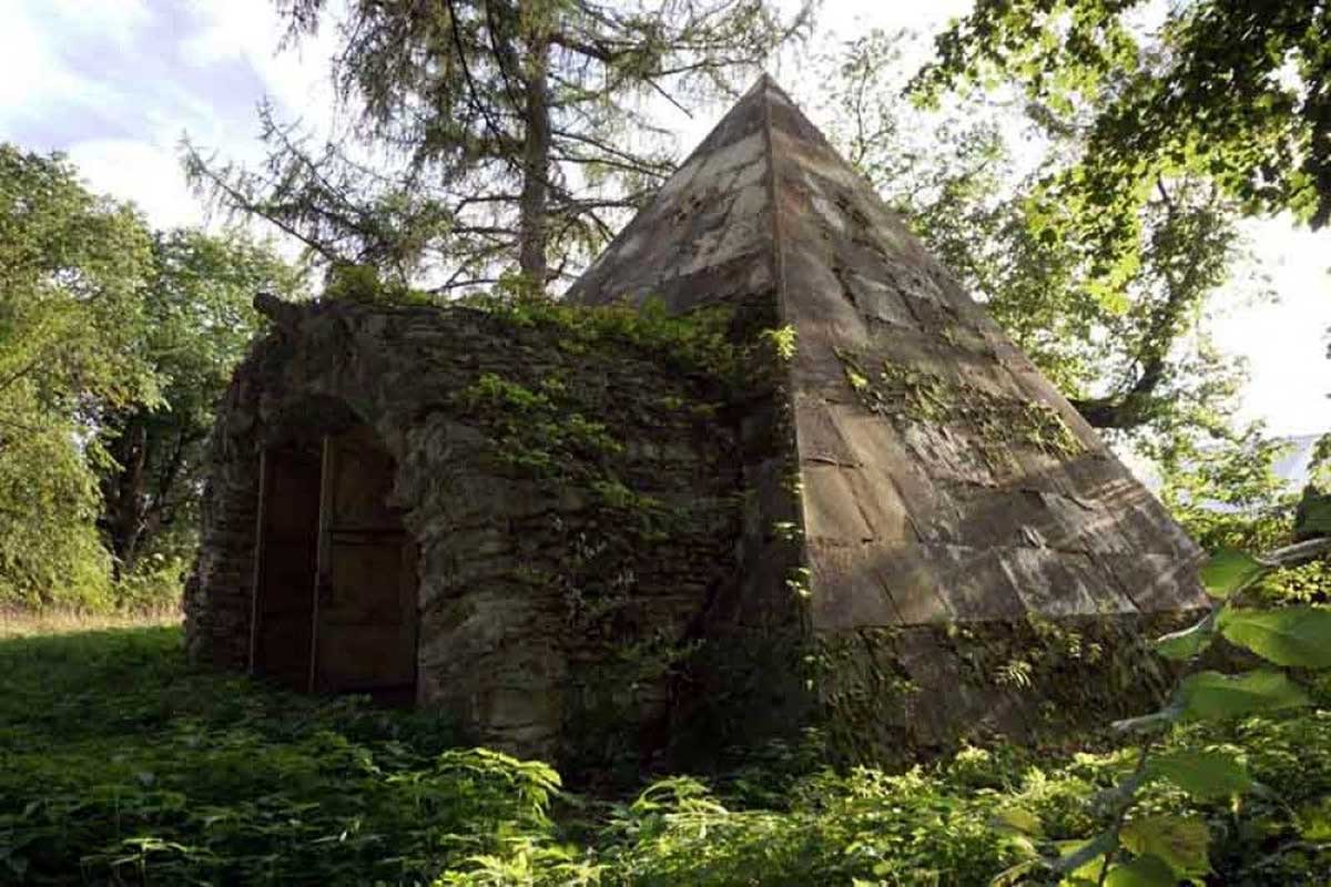 Пирамида архитекте Лвова у Тверској области